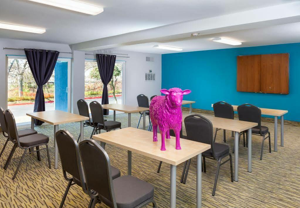 Aae Austin'S Travelodge 外观 照片